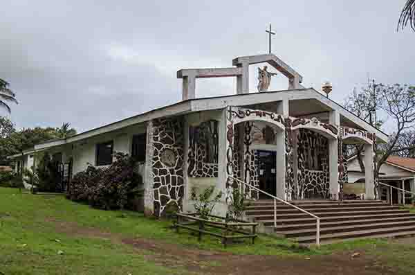 126 - Chile - isla de Rapa Nui o Pascua - Hanga Roa - iglesia de la Santa Cruz